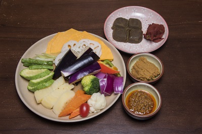 「15種野菜咖喱飯」的材料
