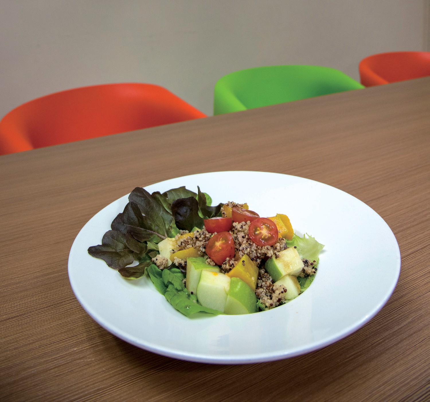 HydroVeg Green Salad with Pumpkin, Green Apple and Quinoa