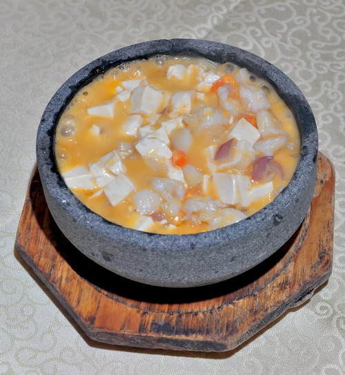 Seafood_and_Beam_Curd_with_Salted_Egg_Yolk_in_Stone_Pot