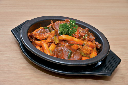 Korean Rice Cakes with Hot and Spicy Beef