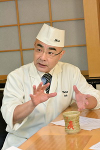 寿司广董事兼日本料理师傅铃木正志先生定期飞往日本搜罗食材。