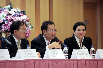 Mr WONG Ka-wo Simon, J.P., Chairman of the Hong Kong Food Council, and Mr WOO Lun, Vice Chairman of the Association of Restaurant Managers, host the focus discussion session
