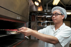 Remove the tomato seeds, fill the tomatoes with thick soup and steam them in a steam cabinet for 4 minutes. After steaming, take them out for use later