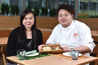 Picture of Chef Mr LAM (right) 