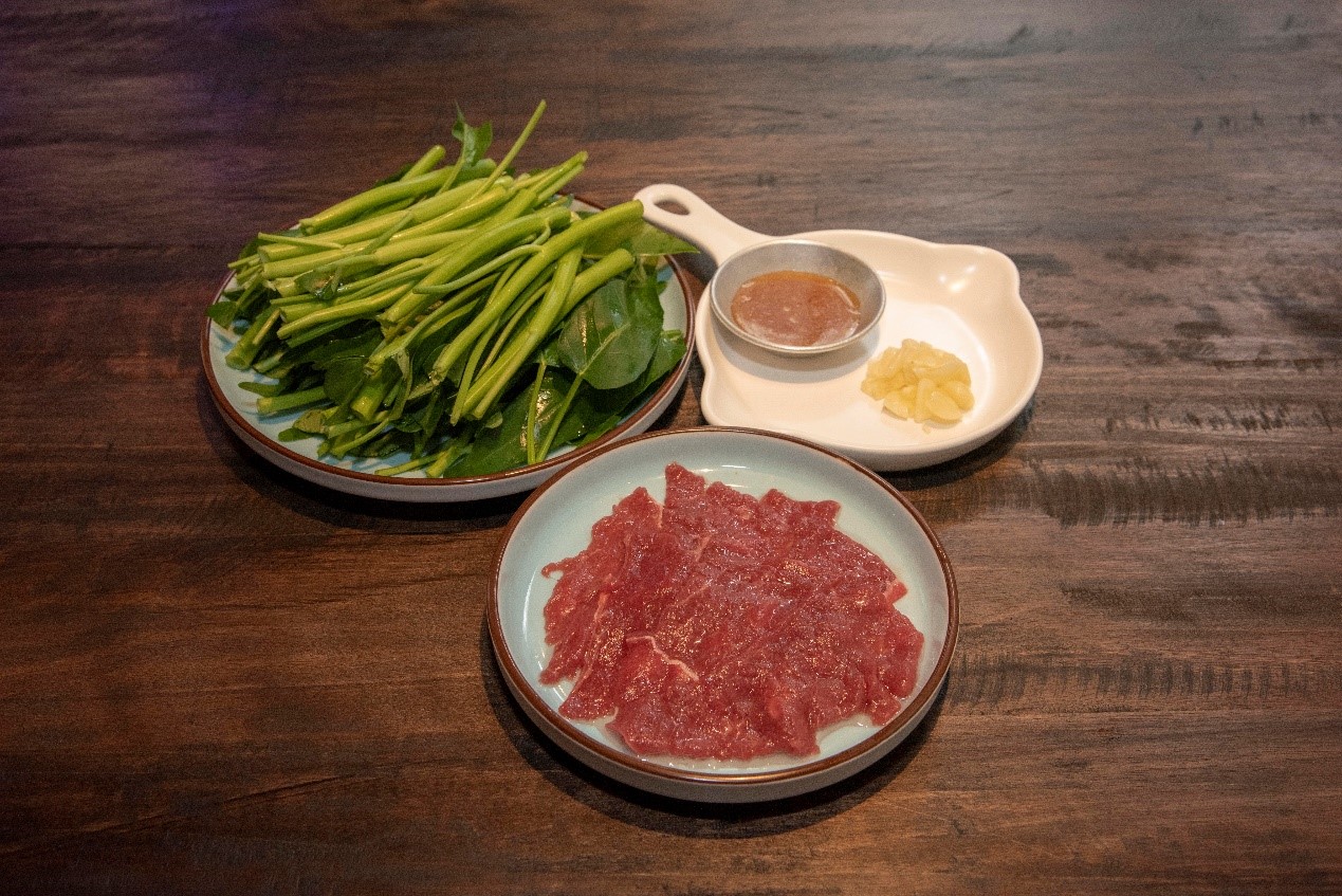 Stir-fried Water Spinach with Beef and Garlic