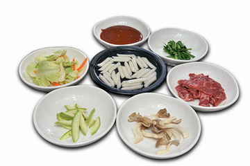 Ingredients of Korean Rice Cakes with Hot and Spicy Beef