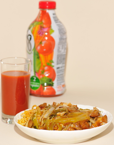 This meal with 800g plate of fried noodles with preserved vegetable and spare rib (containing 3 680mg of sodium, reference: Nutrient Information Inquiry System) and 240ml of prepackaged vegetable juice cocktail (with 20-200mg/100ml sodium, reference: nutrition labels of various brands) gives a total of 3 700-4 200mg sodium or 9-10g of salt.