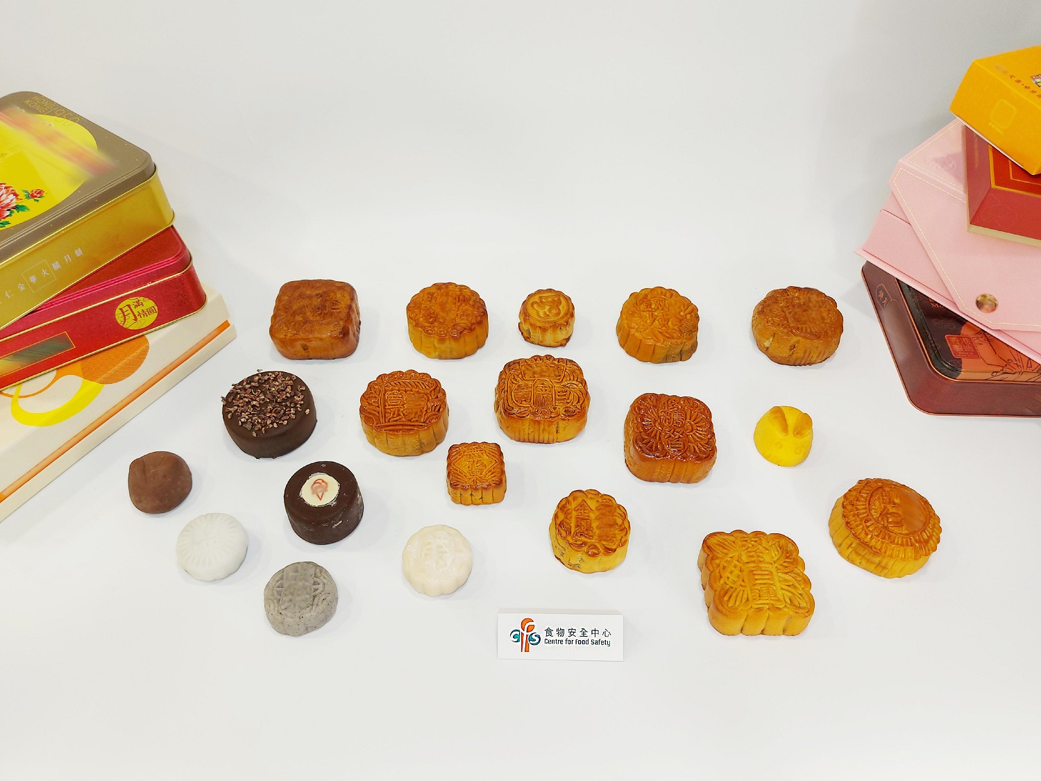 The Centre for Food Safety of the Food and Environmental Hygiene Department today (September 21) announced the test results of the seasonal food surveillance project on mooncakes (second phase). All 151 samples tested were satisfactory.