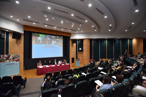 The Government and food trade exchange information and idea on various food safety topics in the seminar.