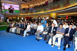 Guests with representatives of trade associations. 