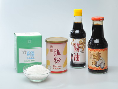 除了盐及调味料外，钠亦天然存在于食物如牛奶及加工食品的食物添加剂中
