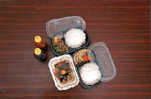 必须将食物放在盖密的餐盒内