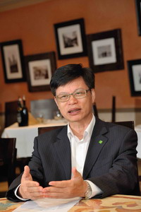 香港金域假日酒店卫生经理林君婷小姐和物料部经理陈展涛先生认为酒店在引入 HACCP 的过程中，内部建立了一个食品安全的文化，全面减低了食物安全的风险。